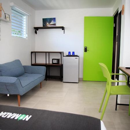 Nomada Beach Hostel- Isla Verde Сан-Хуан Экстерьер фото