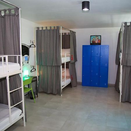Nomada Beach Hostel- Isla Verde Сан-Хуан Экстерьер фото