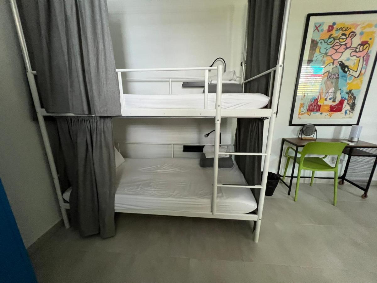 Nomada Beach Hostel- Isla Verde Сан-Хуан Экстерьер фото
