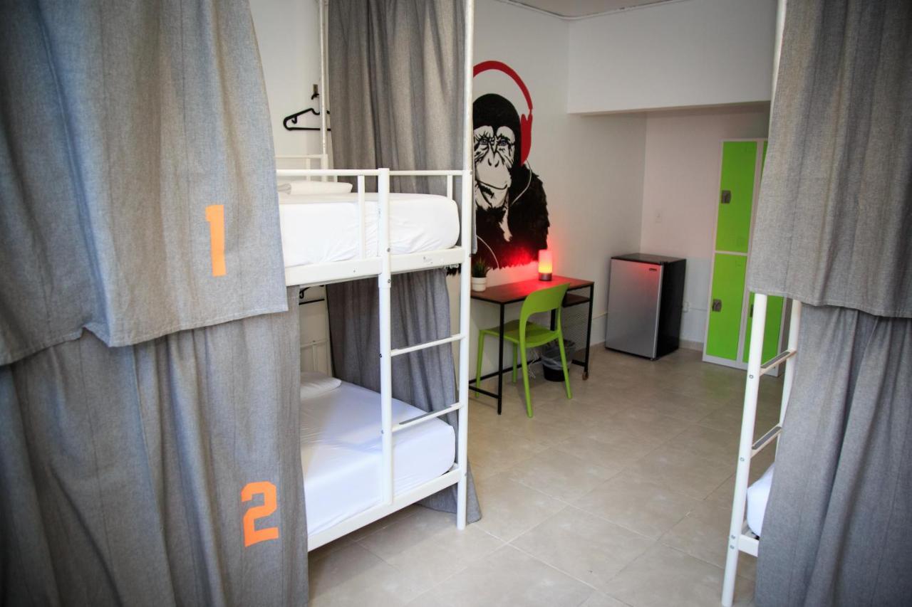 Nomada Beach Hostel- Isla Verde Сан-Хуан Экстерьер фото