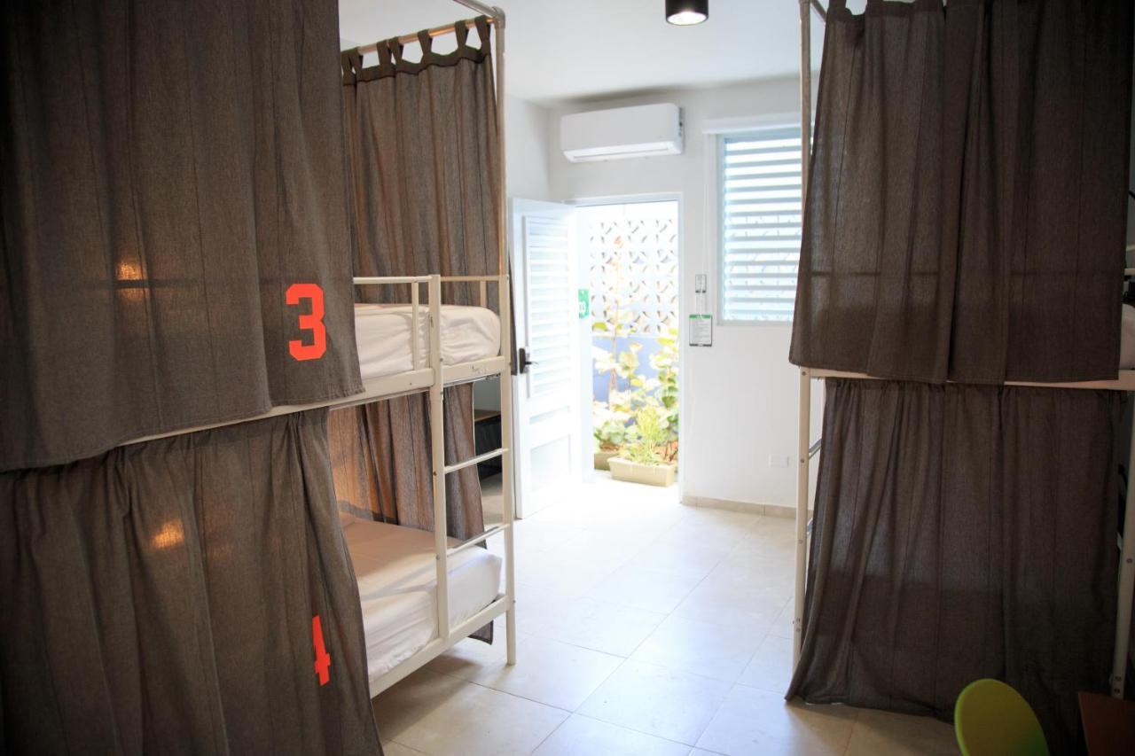 Nomada Beach Hostel- Isla Verde Сан-Хуан Экстерьер фото