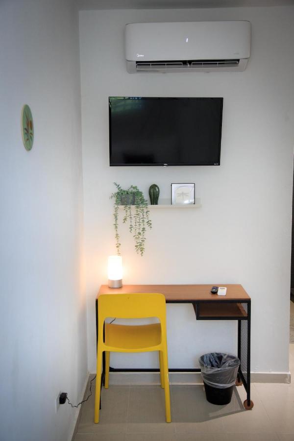 Nomada Beach Hostel- Isla Verde Сан-Хуан Экстерьер фото