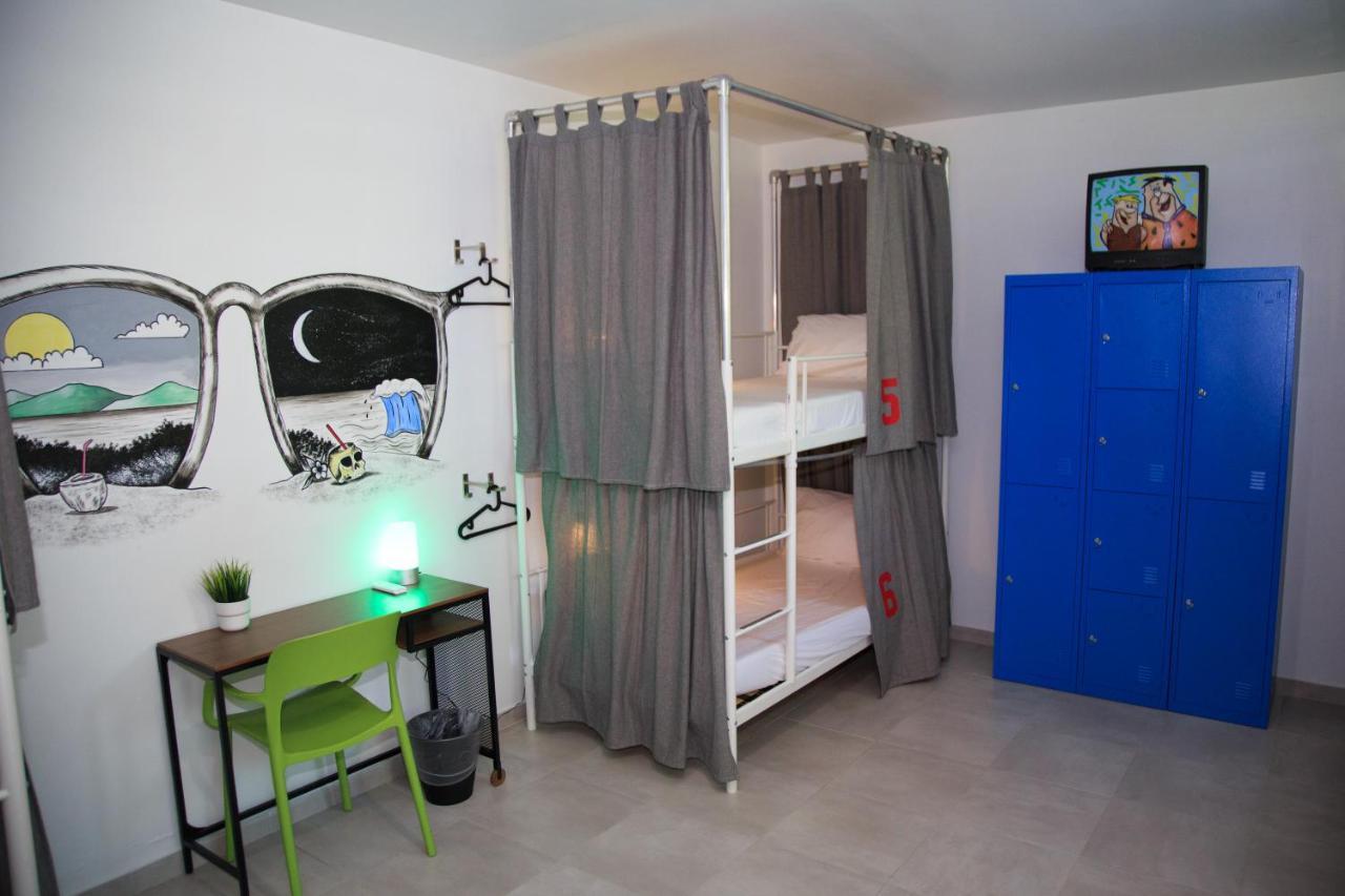 Nomada Beach Hostel- Isla Verde Сан-Хуан Экстерьер фото