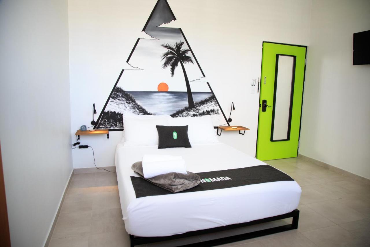 Nomada Beach Hostel- Isla Verde Сан-Хуан Экстерьер фото