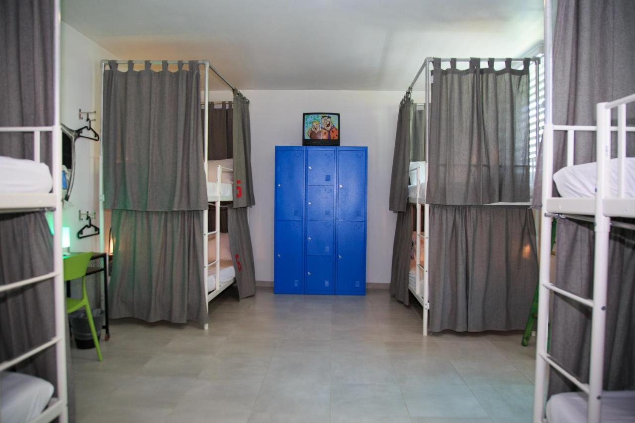 Nomada Beach Hostel- Isla Verde Сан-Хуан Экстерьер фото